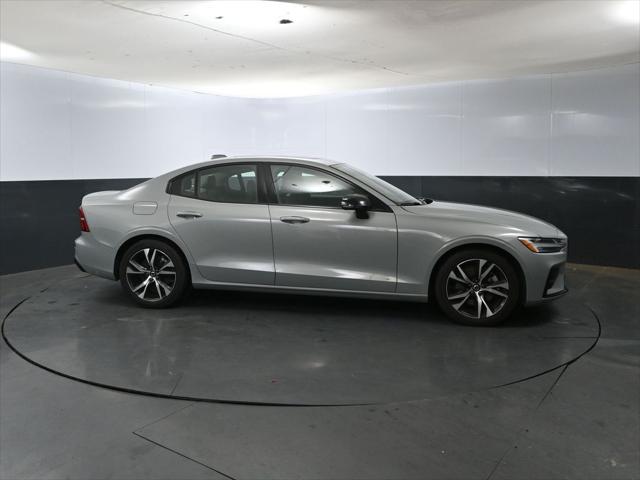 2024 Volvo S60 B5 Core Dark Theme