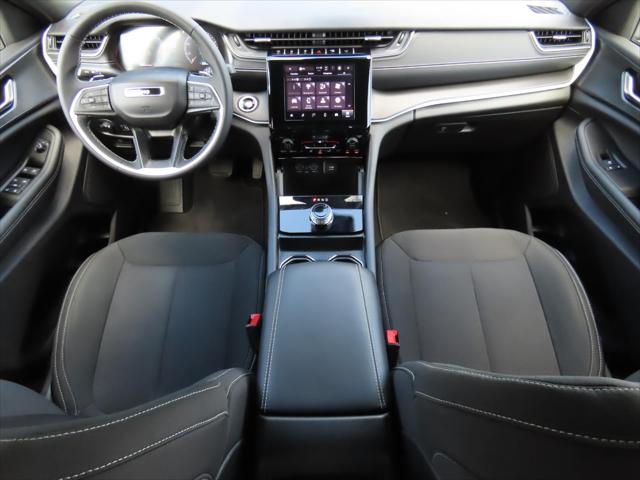 2024 Jeep Grand Cherokee Laredo 4x2