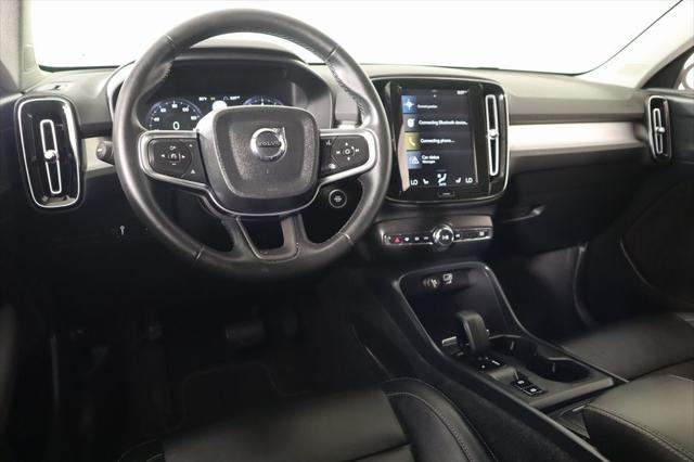 2022 Volvo XC40 T5 Momentum