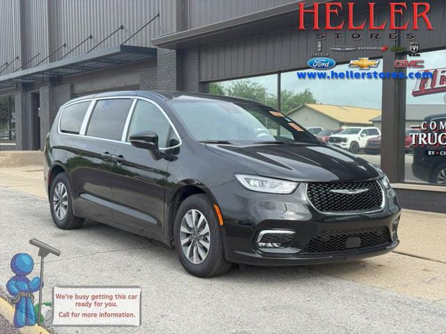2025 Chrysler Pacifica Hybrid Select