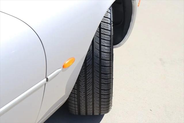 2004 Jaguar XK8 Standard