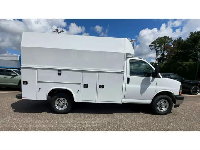 2025 Chevrolet Express Cutaway Work Van