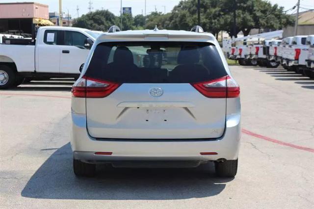 2020 Toyota Sienna LE