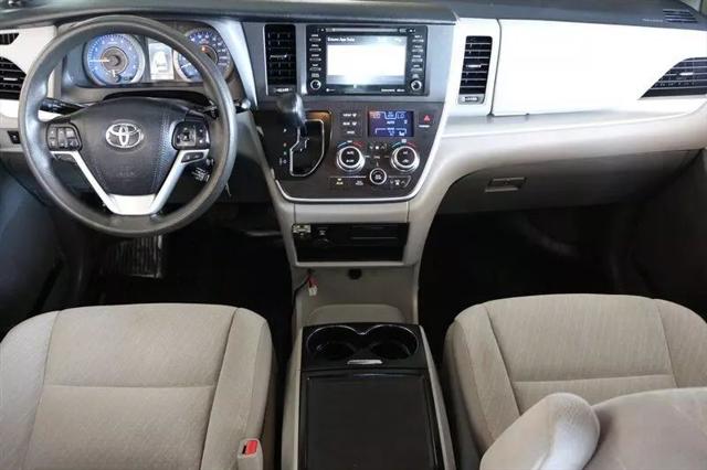 2020 Toyota Sienna LE