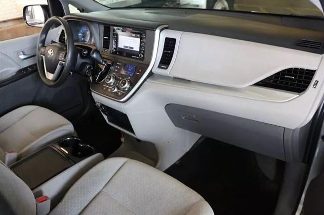 2020 Toyota Sienna LE