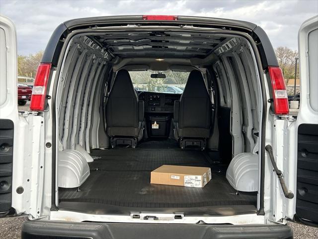 2025 GMC Savana Cargo RWD 2500 Extended Wheelbase Work Van