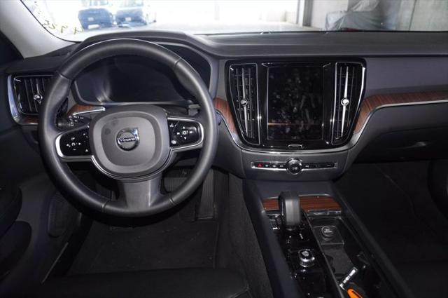 2024 Volvo S60 B5 Plus Dark Theme