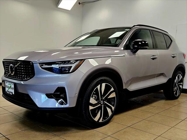 2026 Volvo XC40 Plus, B5 AWD Gas (mild hybrid), Dark