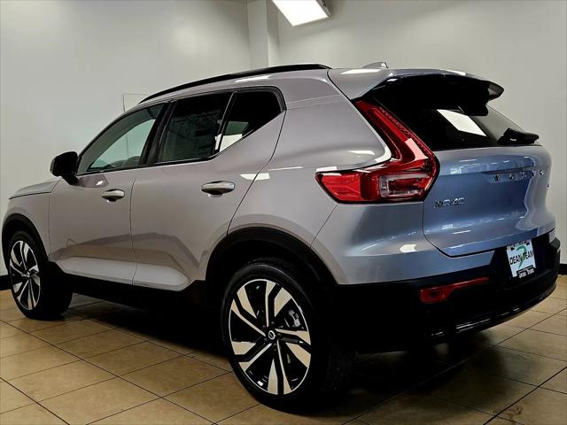 2026 Volvo XC40 Plus, B5 AWD Gas (mild hybrid), Dark