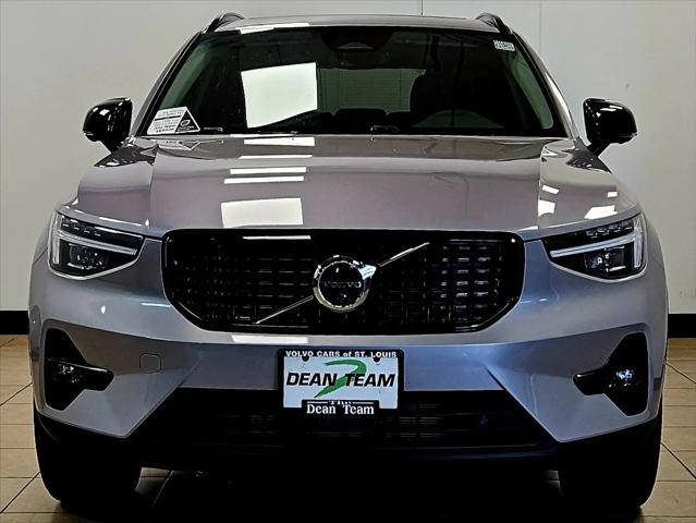 2026 Volvo XC40 Plus, B5 AWD Gas (mild hybrid), Dark