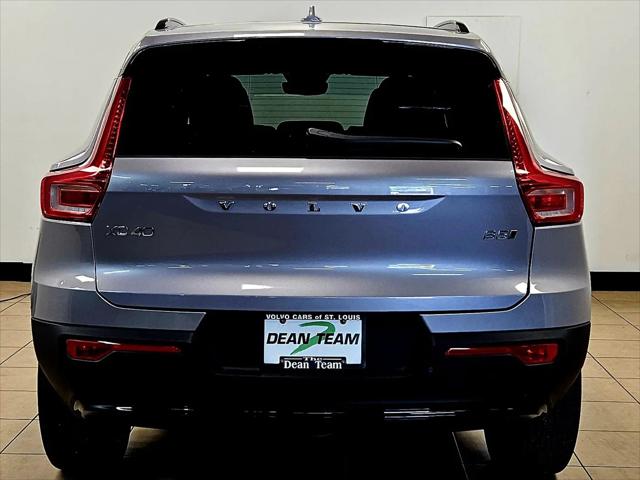 2026 Volvo XC40 Plus, B5 AWD Gas (mild hybrid), Dark