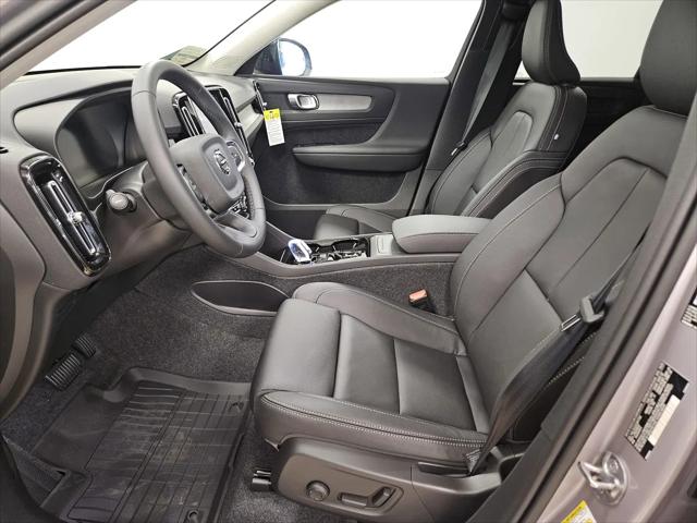 2026 Volvo XC40 Plus, B5 AWD Gas (mild hybrid), Dark