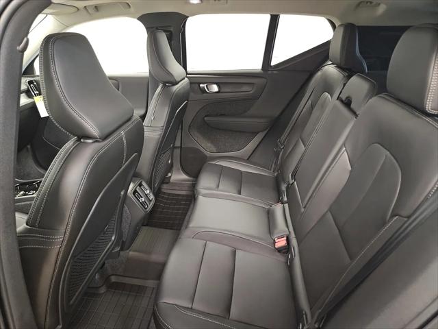 2026 Volvo XC40 Plus, B5 AWD Gas (mild hybrid), Dark