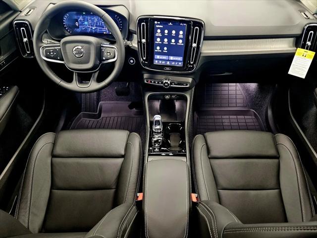 2026 Volvo XC40 Plus, B5 AWD Gas (mild hybrid), Dark