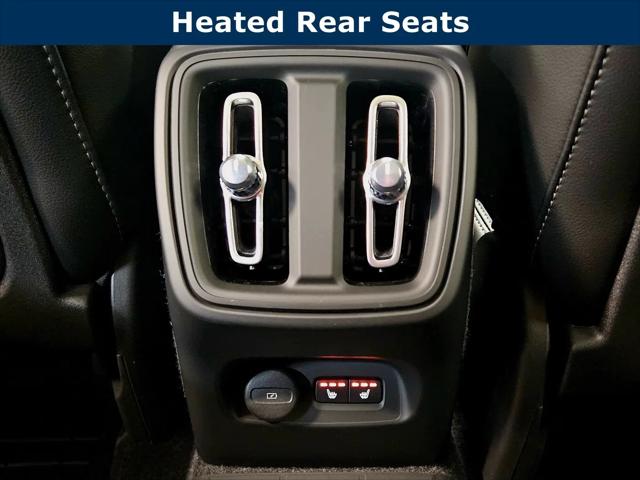 2026 Volvo XC40 Plus, B5 AWD Gas (mild hybrid), Dark