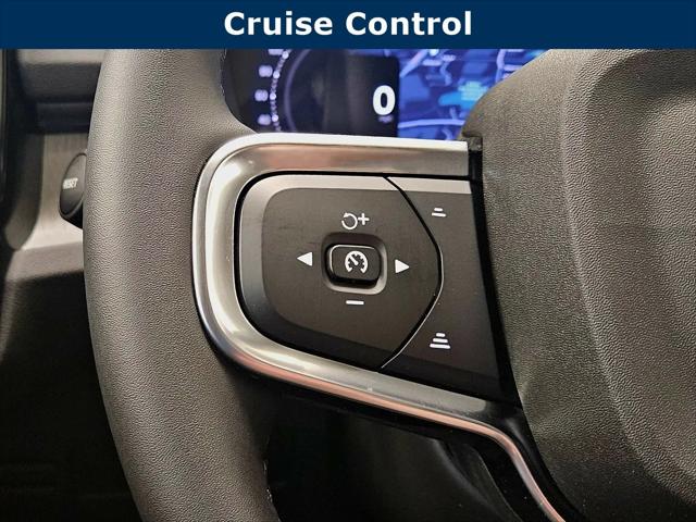 2026 Volvo XC40 Plus, B5 AWD Gas (mild hybrid), Dark
