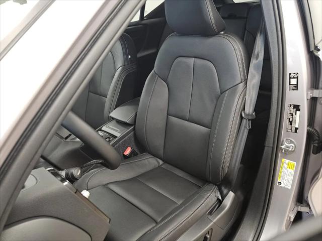 2026 Volvo XC40 Plus, B5 AWD Gas (mild hybrid), Dark