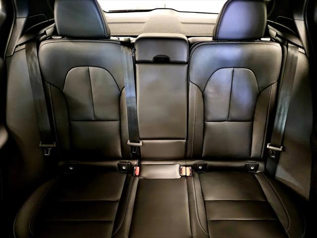 2026 Volvo XC40 Plus, B5 AWD Gas (mild hybrid), Dark