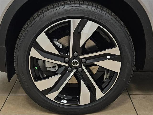 2026 Volvo XC40 Plus, B5 AWD Gas (mild hybrid), Dark