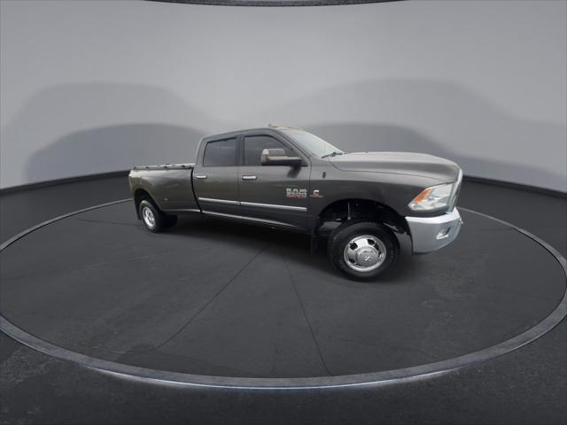 2017 RAM 3500 Big Horn Crew Cab 4x4 8 Box