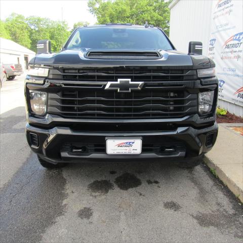 2024 Chevrolet Silverado 2500HD 4WD Crew Cab Standard Bed Custom