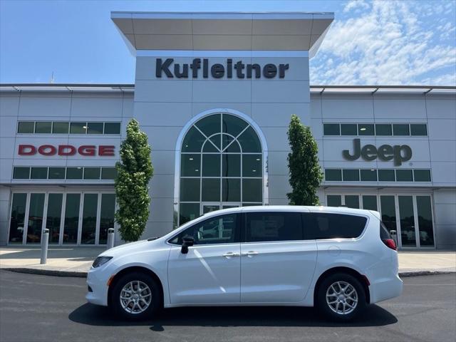 2025 Chrysler Voyager VOYAGER LX