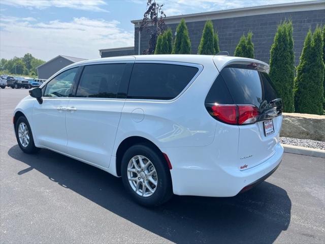 2025 Chrysler Voyager VOYAGER LX