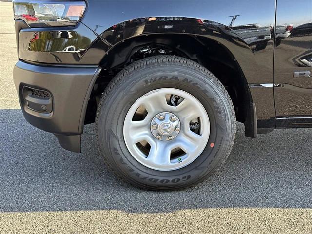 2026 Ram 1500 Tradesman Crew Cab 4x4 5'7" Box