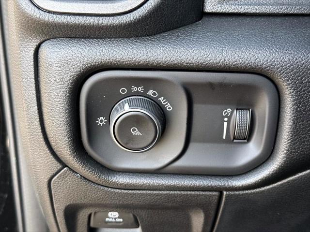 2026 Ram 1500 Tradesman Crew Cab 4x4 5'7" Box