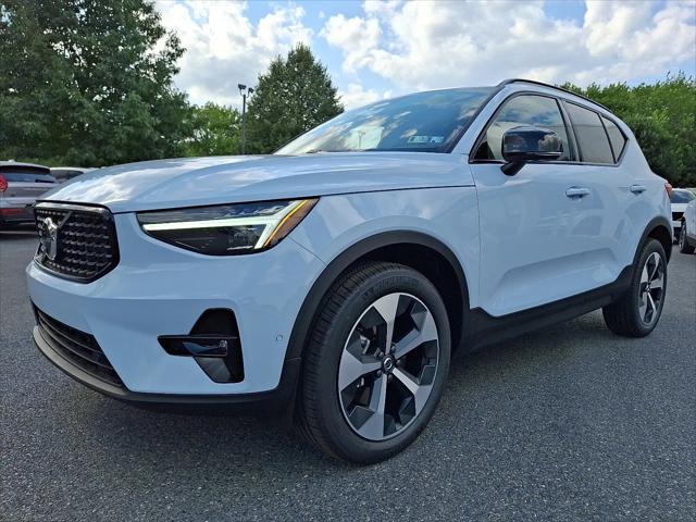 2026 Volvo XC40 Plus, B5 AWD Gas (mild hybrid), Dark