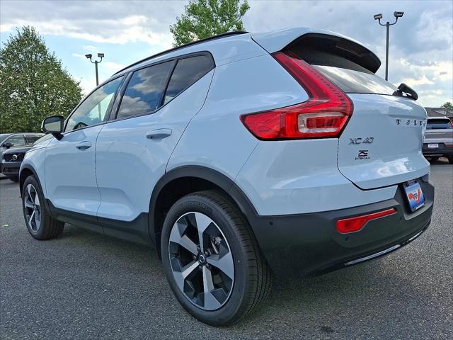 2026 Volvo XC40 Plus, B5 AWD Gas (mild hybrid), Dark