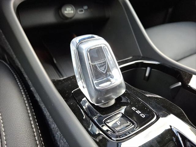 2026 Volvo XC40 Plus, B5 AWD Gas (mild hybrid), Dark