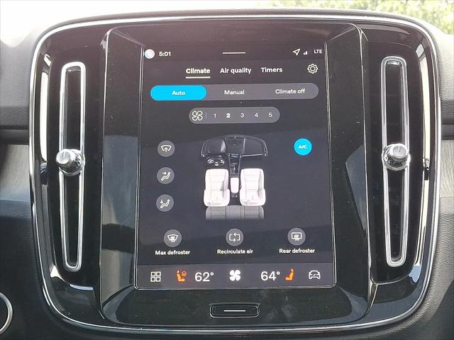 2026 Volvo XC40 Plus, B5 AWD Gas (mild hybrid), Dark