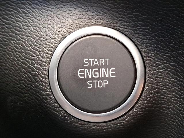 2026 Volvo XC40 Plus, B5 AWD Gas (mild hybrid), Dark