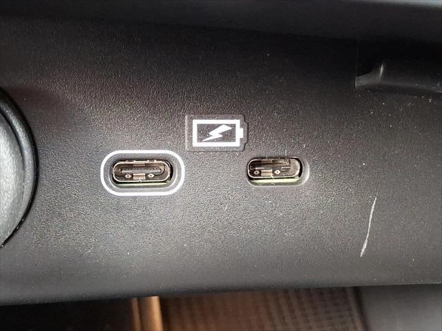 2026 Volvo XC40 Plus, B5 AWD Gas (mild hybrid), Dark