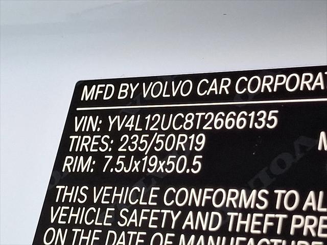 2026 Volvo XC40 Plus, B5 AWD Gas (mild hybrid), Dark