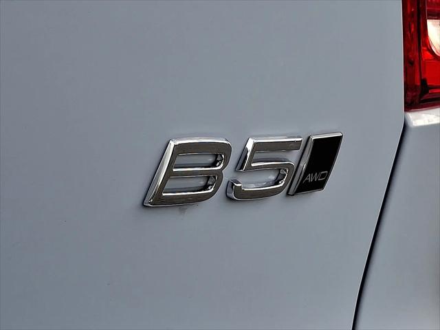2026 Volvo XC40 Plus, B5 AWD Gas (mild hybrid), Dark