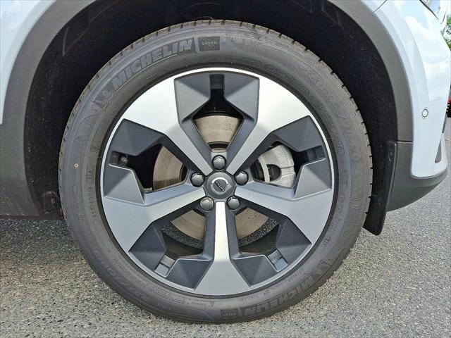 2026 Volvo XC40 Plus, B5 AWD Gas (mild hybrid), Dark