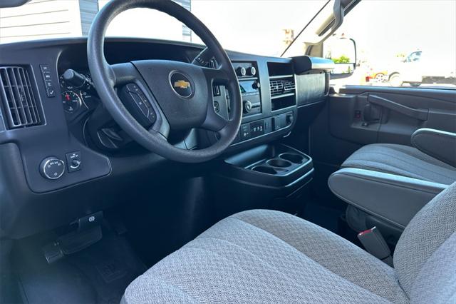2024 Chevrolet Express Passenger RWD 3500 Extended Wheelbase LT