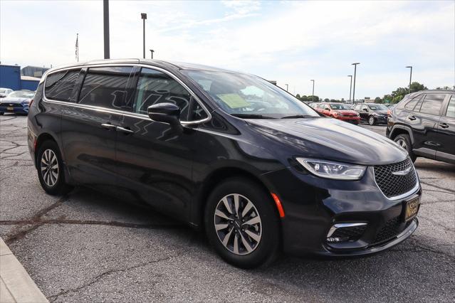 2023 Chrysler Pacifica Hybrid Touring L