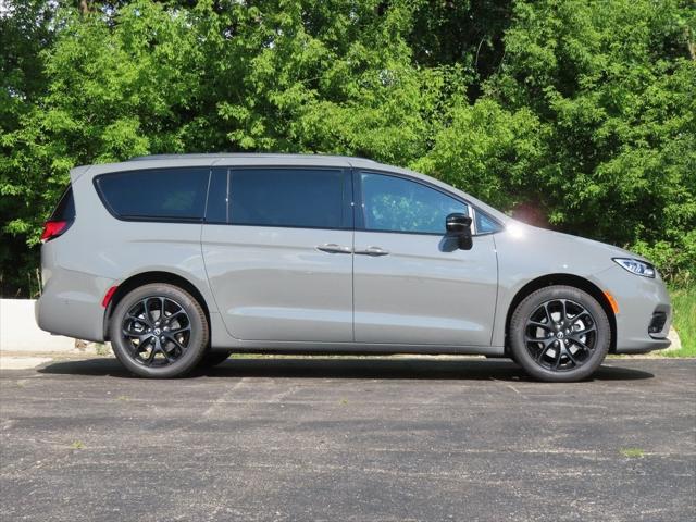 2025 Chrysler Pacifica PACIFICA LIMITED AWD