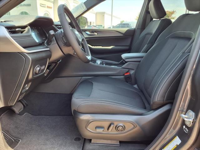 2025 Jeep Grand Cherokee GRAND CHEROKEE L LAREDO X 4X4