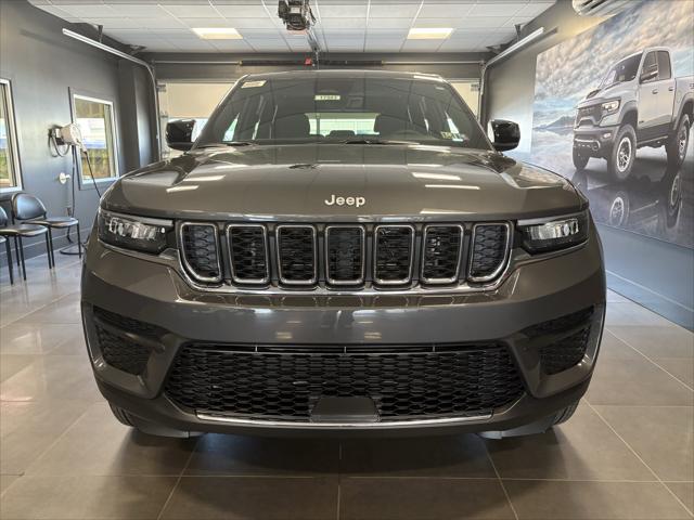 2025 Jeep Grand Cherokee GRAND CHEROKEE LAREDO X 4X4