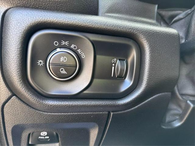 2020 Ram 1500 Big Horn Crew Cab 4x4 5'7" Box