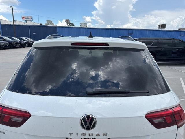 2022 Volkswagen Tiguan 2.0T SE R-Line Black