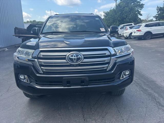 2016 Toyota Land Cruiser V8