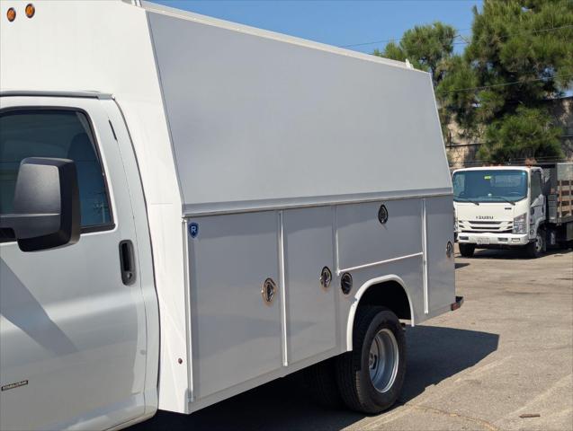 2025 GMC Savana Cutaway Work Van