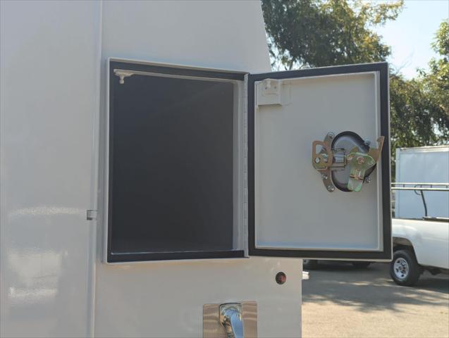 2025 GMC Savana Cutaway Work Van