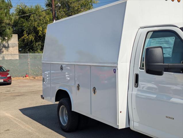 2025 GMC Savana Cutaway Work Van