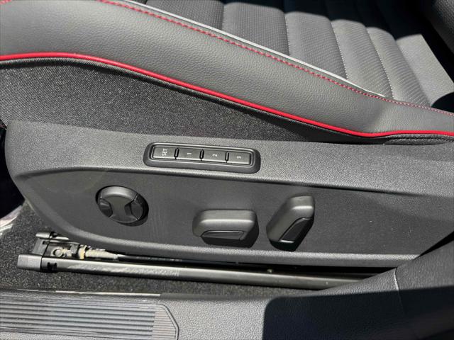 2025 Volkswagen Golf GTI 2.0T SE